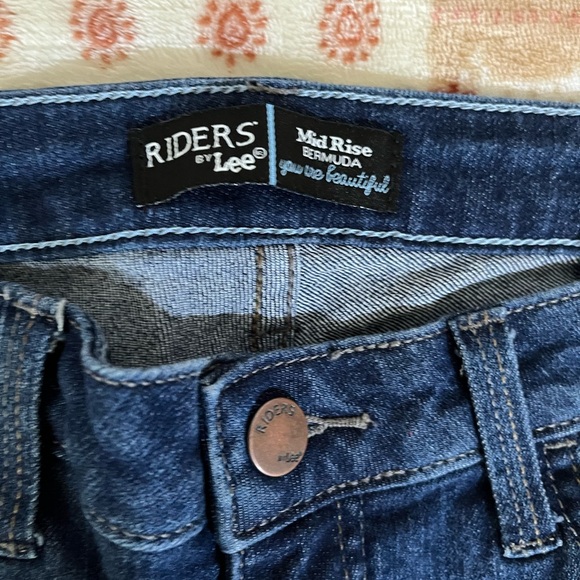 Capris - Picture 3 of 4